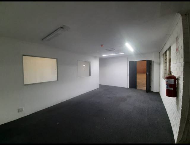 945M² WAREHOUSE TO LET IN NEW GERMANY